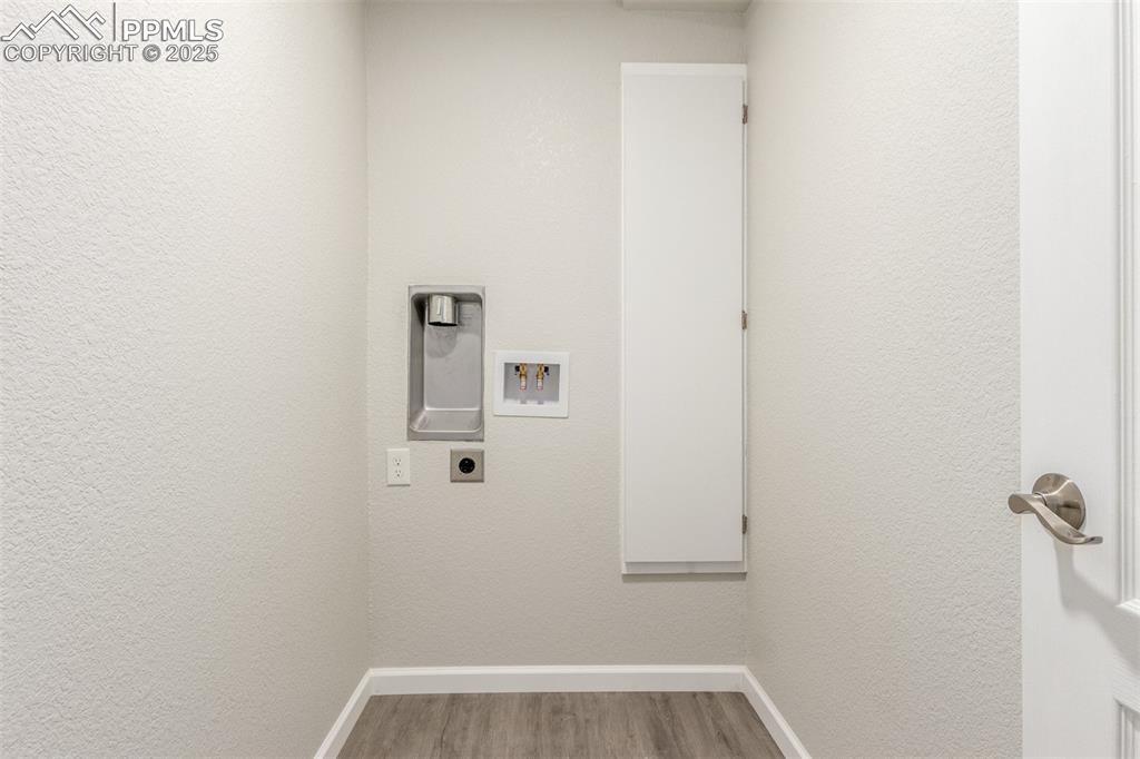 Image 41 of 50: Laundry