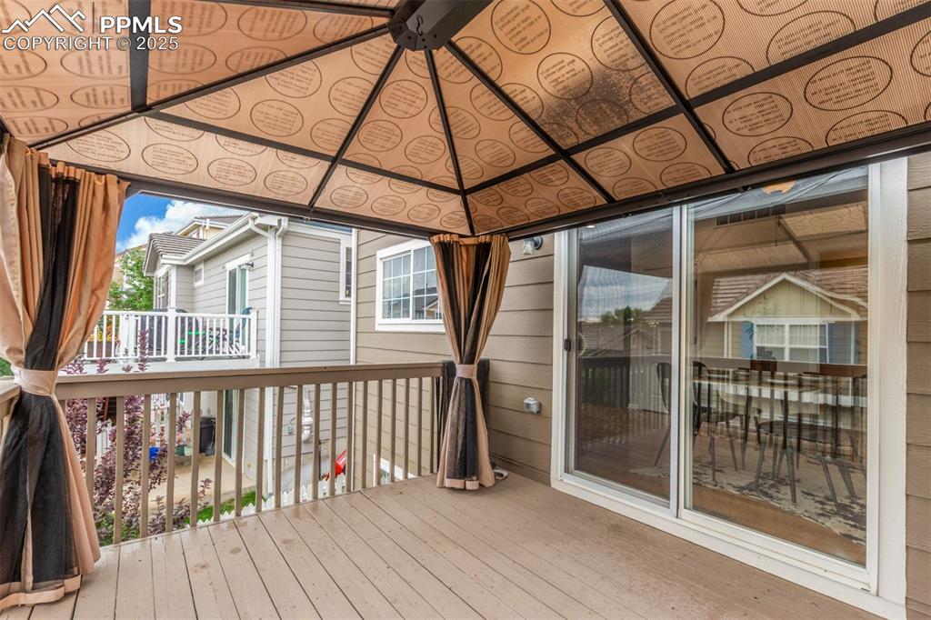 Image 45 of 50: Deck