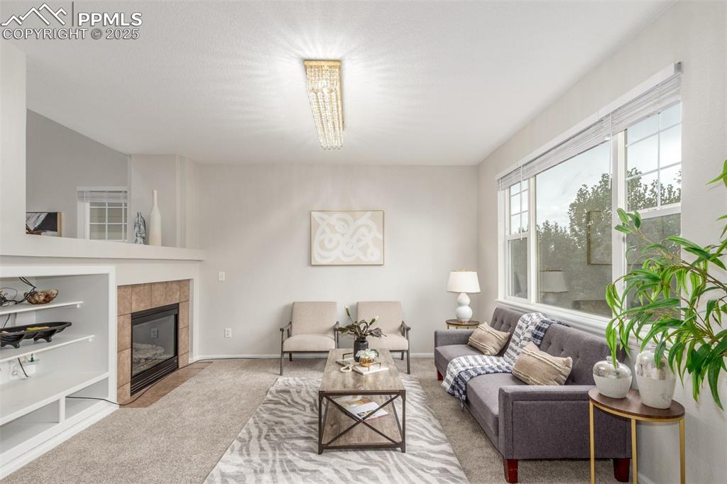 Image 8 of 50: Living Room