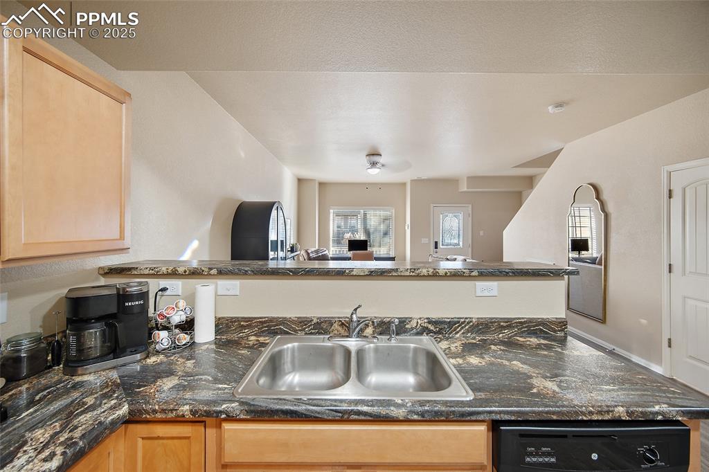 Image 14 of 38: Kitchen