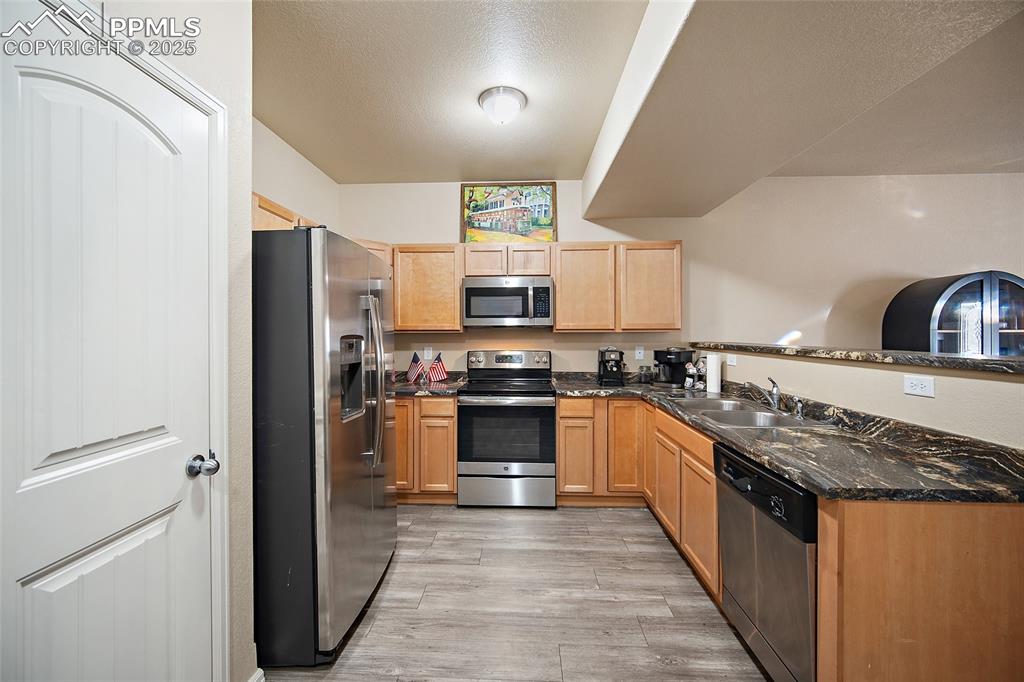 Image 4 of 38: Kitchen