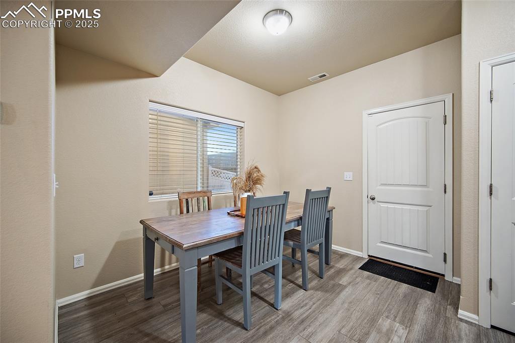 Image 5 of 38: Dining Area