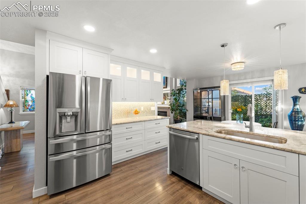 Image 6 of 50: Kitchen