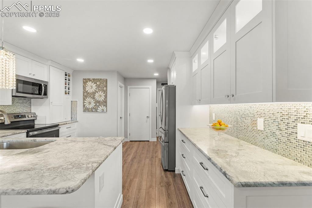 Image 8 of 50: Kitchen