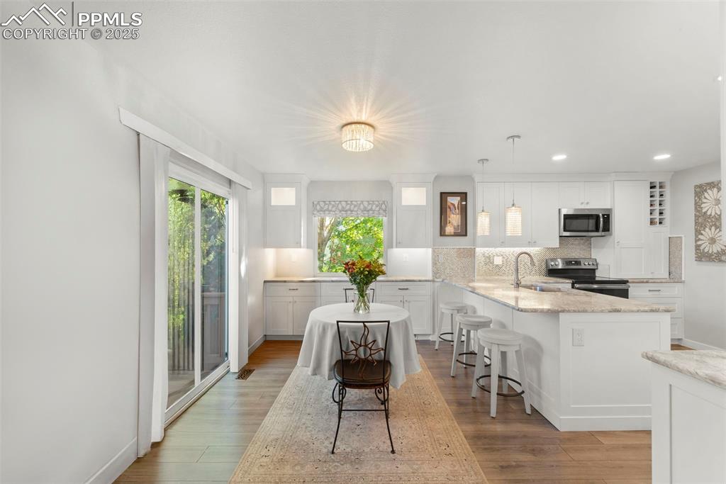 Image 9 of 50: Kitchen