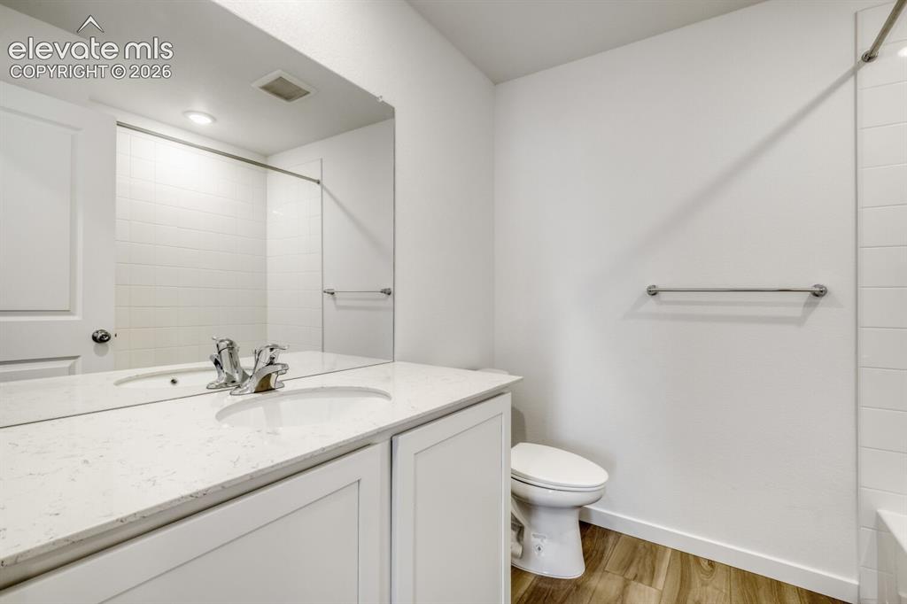 Image 11 of 11: Bathroom