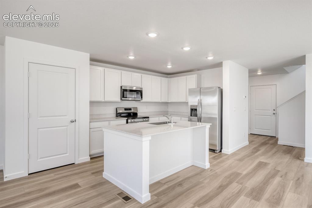 Image 5 of 11: Kitchen