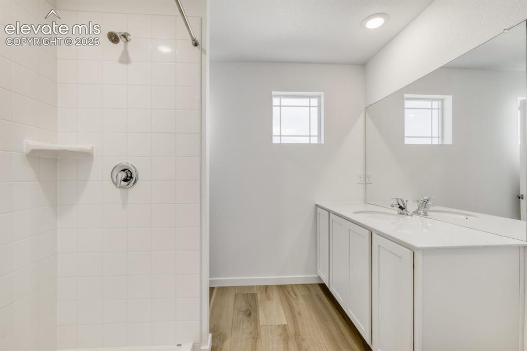 Image 8 of 11: Bathroom