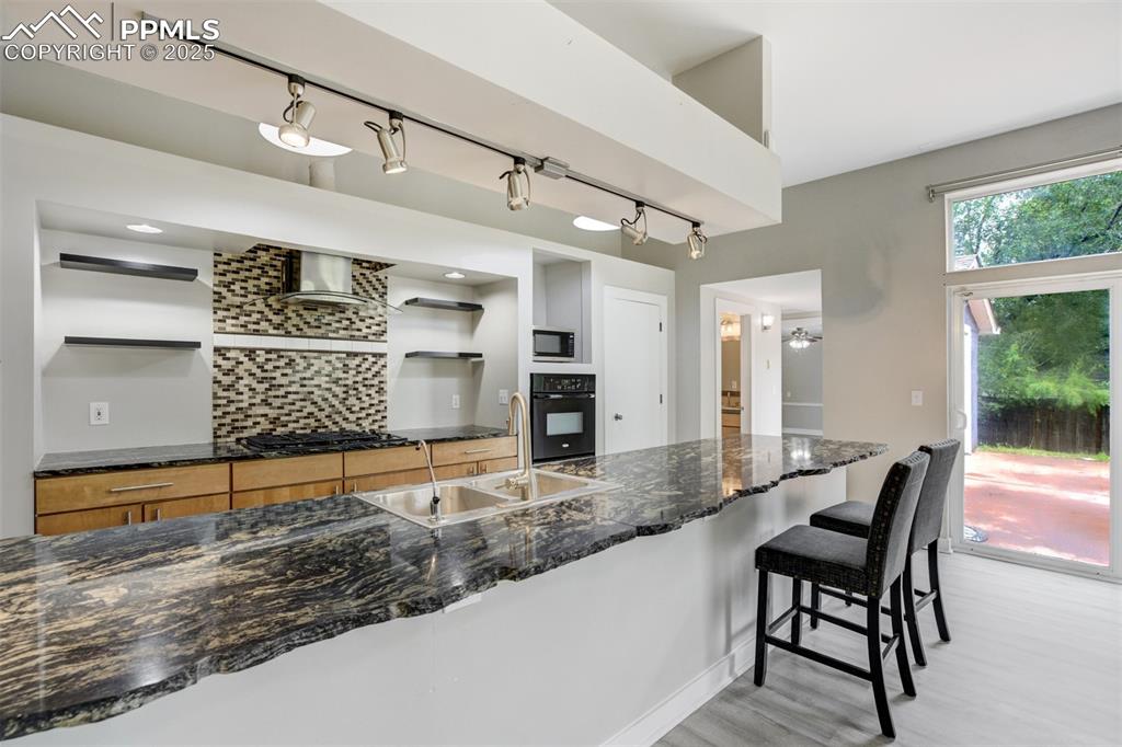 Image 9 of 48: Kitchen