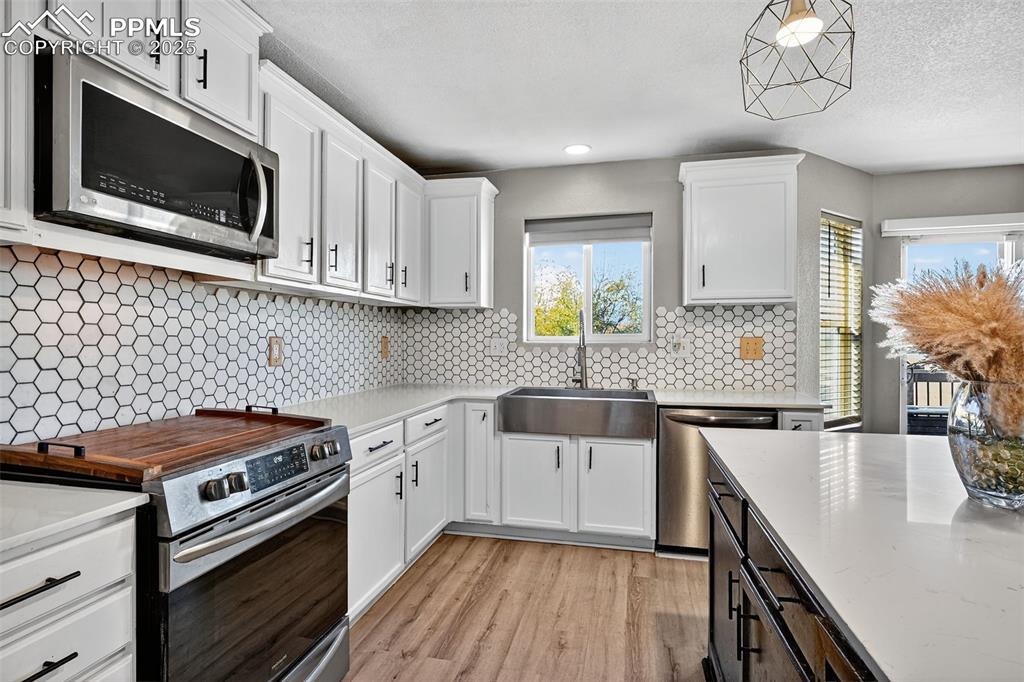 Image 10 of 34: Kitchen