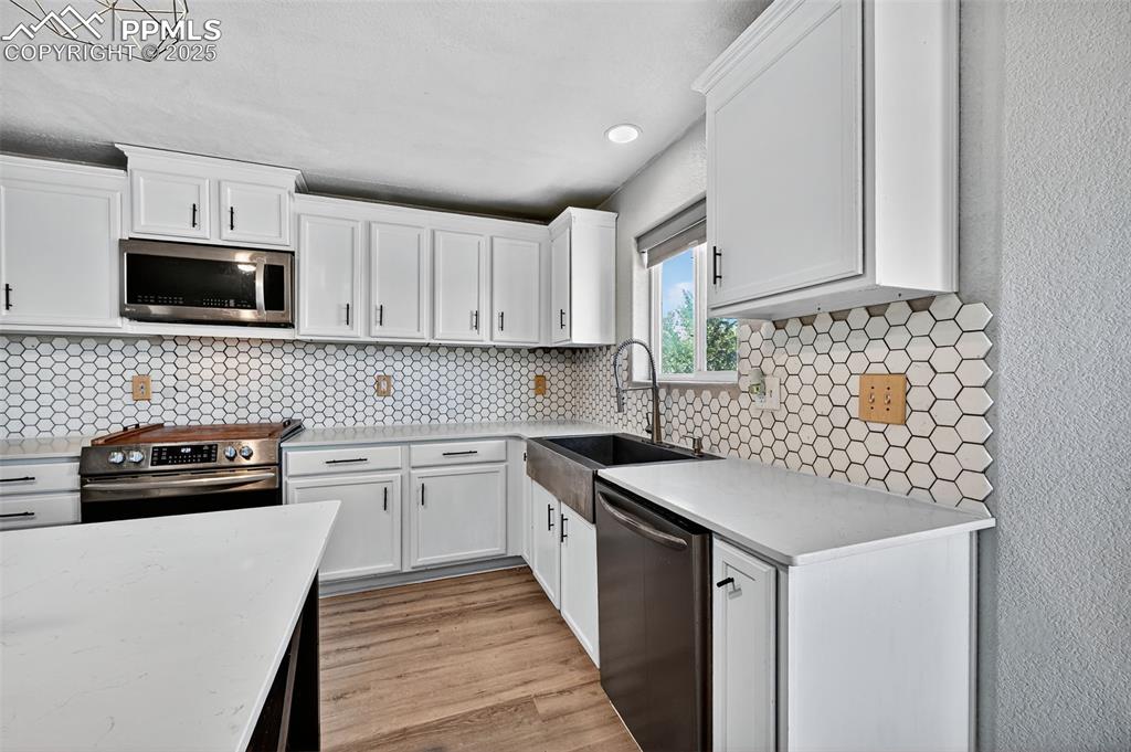 Image 11 of 34: Kitchen