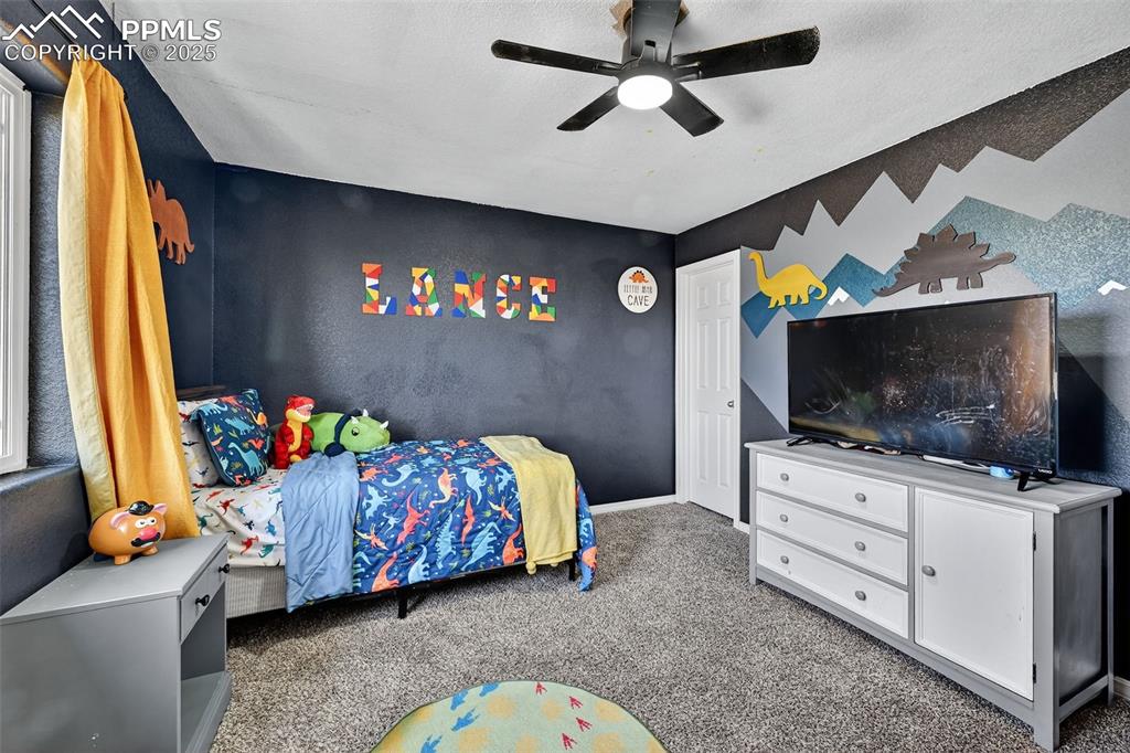 Image 20 of 34: Bedroom