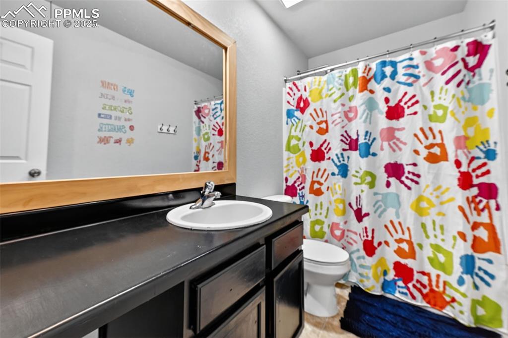 Image 21 of 34: Bathroom