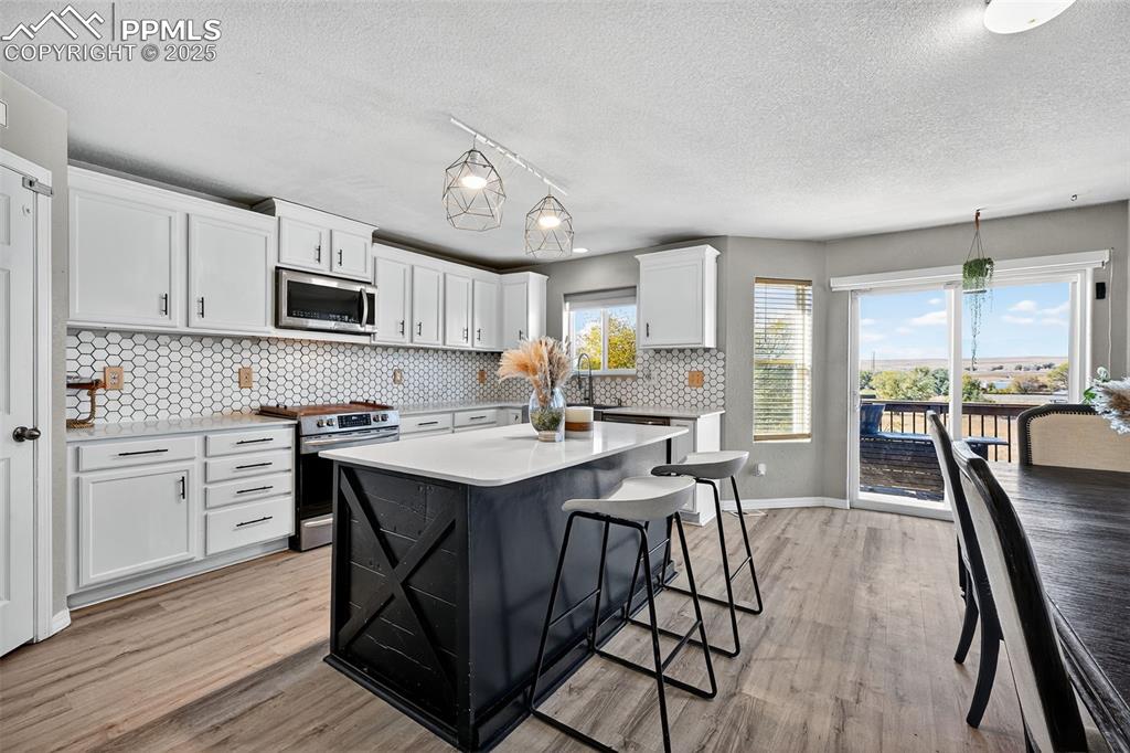 Image 9 of 34: Kitchen