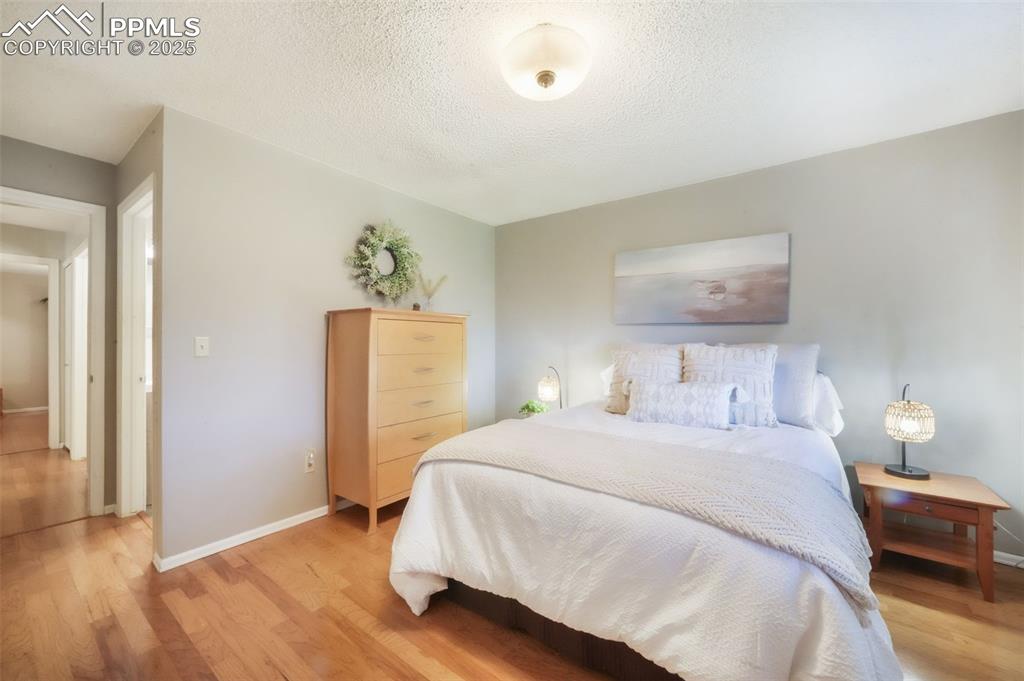Image 11 of 50: Bedroom