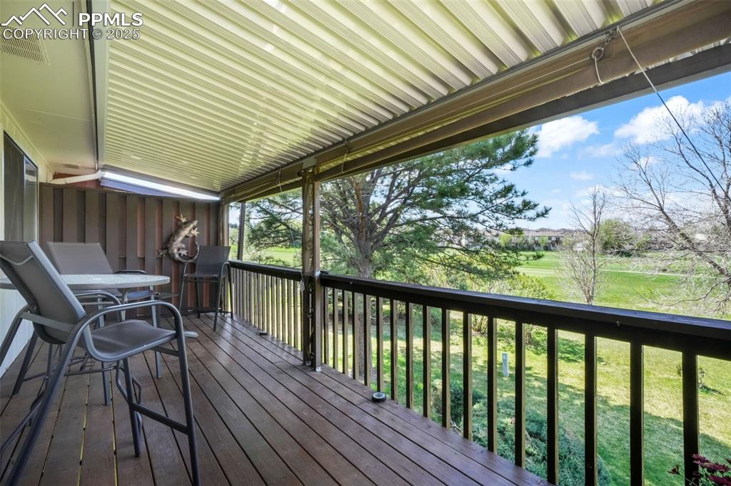 Image 40 of 50: Deck