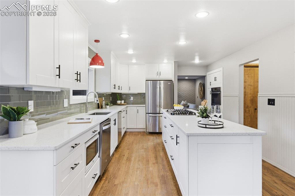 Image 12 of 50: Kitchen