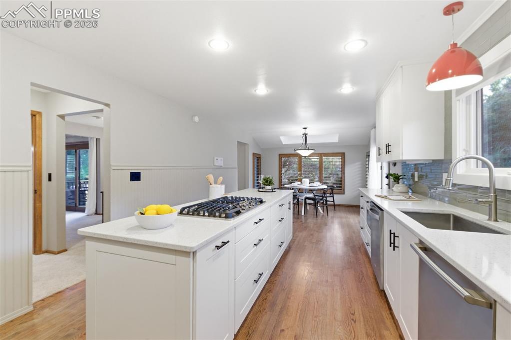 Image 13 of 50: Kitchen