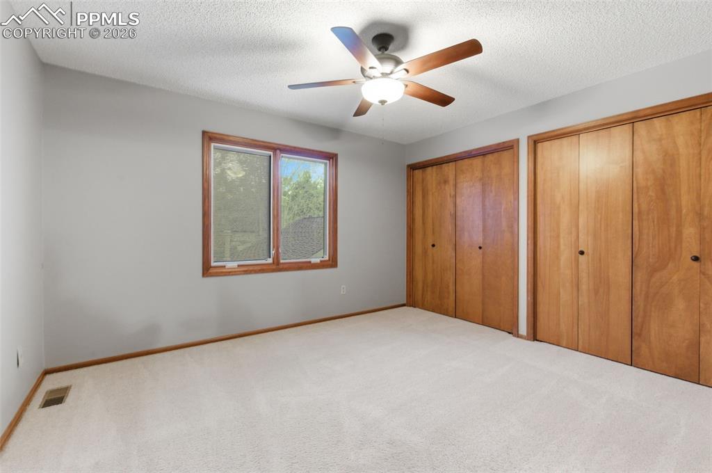 Image 22 of 50: Bedroom