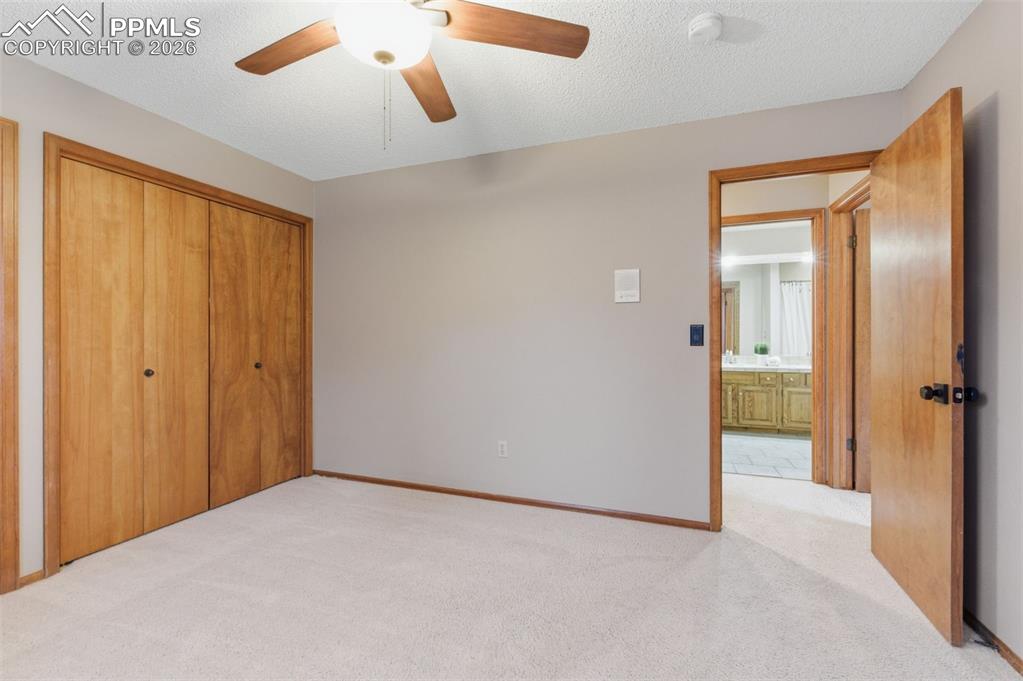 Image 23 of 50: Bedroom