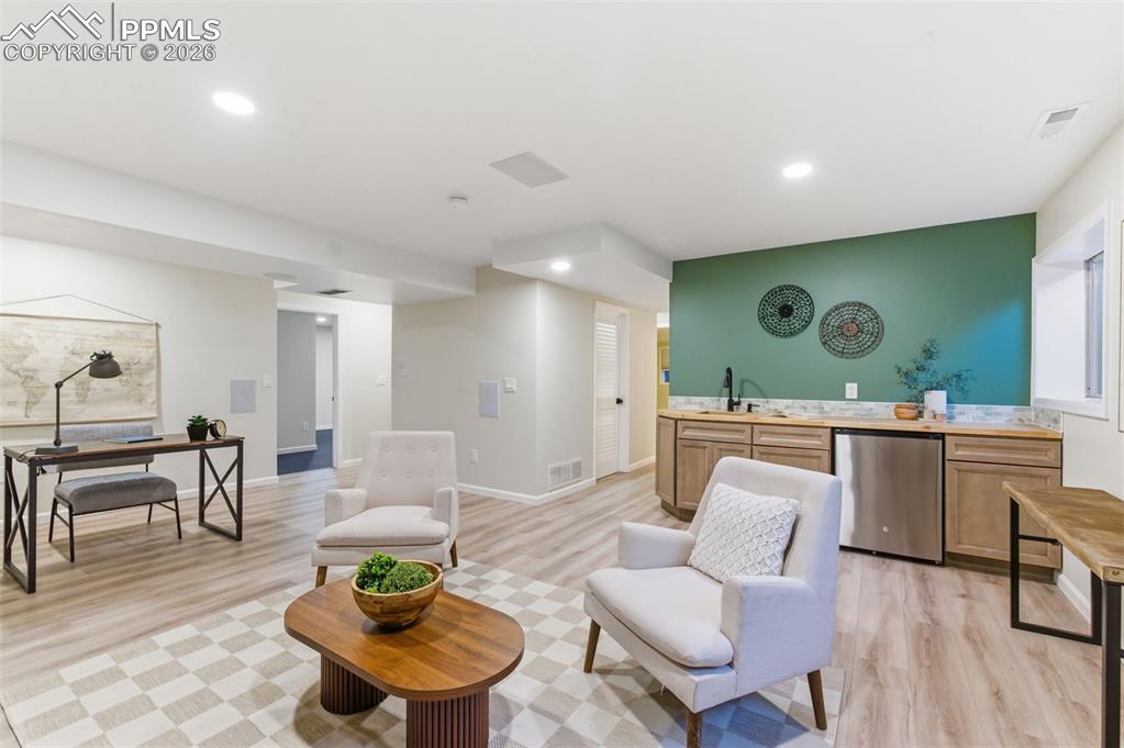 Image 29 of 50: Living Room