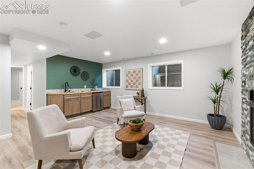 Image 30 of 50: Sitting Room