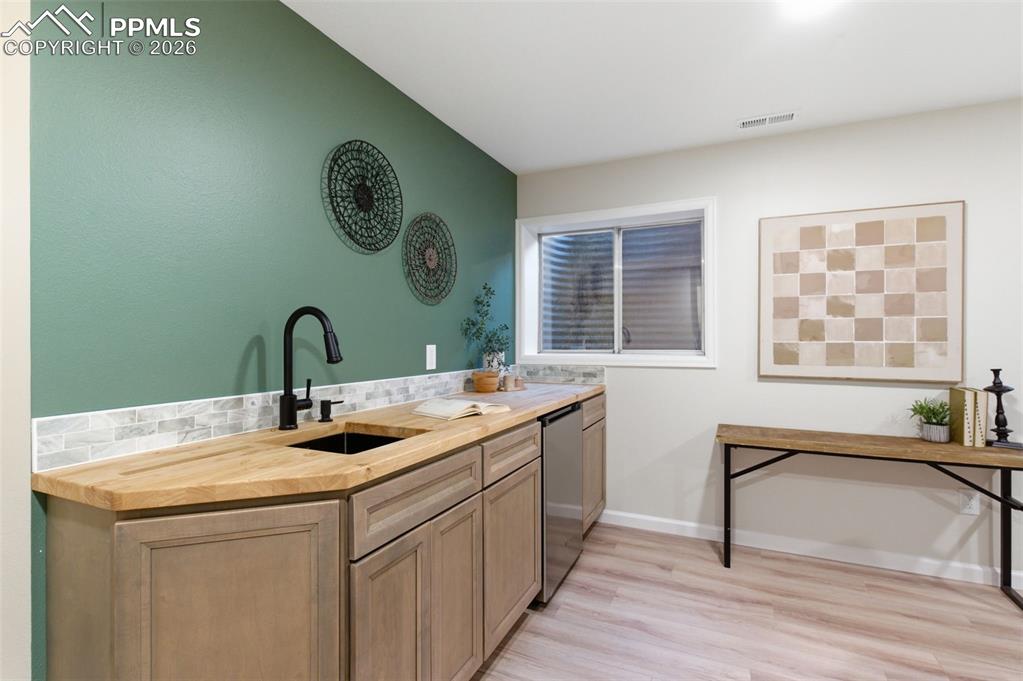 Image 31 of 50: Kitchen