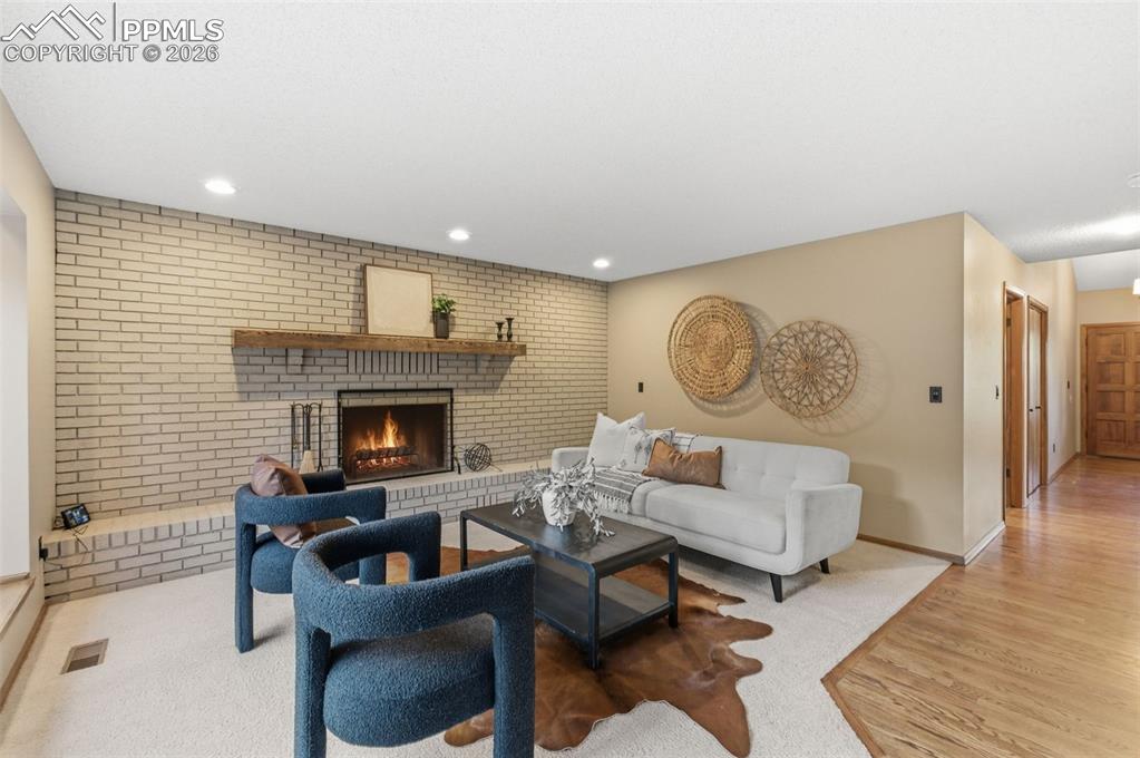 Image 9 of 50: Living Room