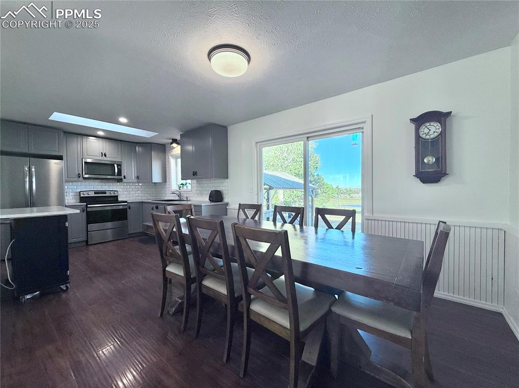 Image 10 of 38: Dining Area