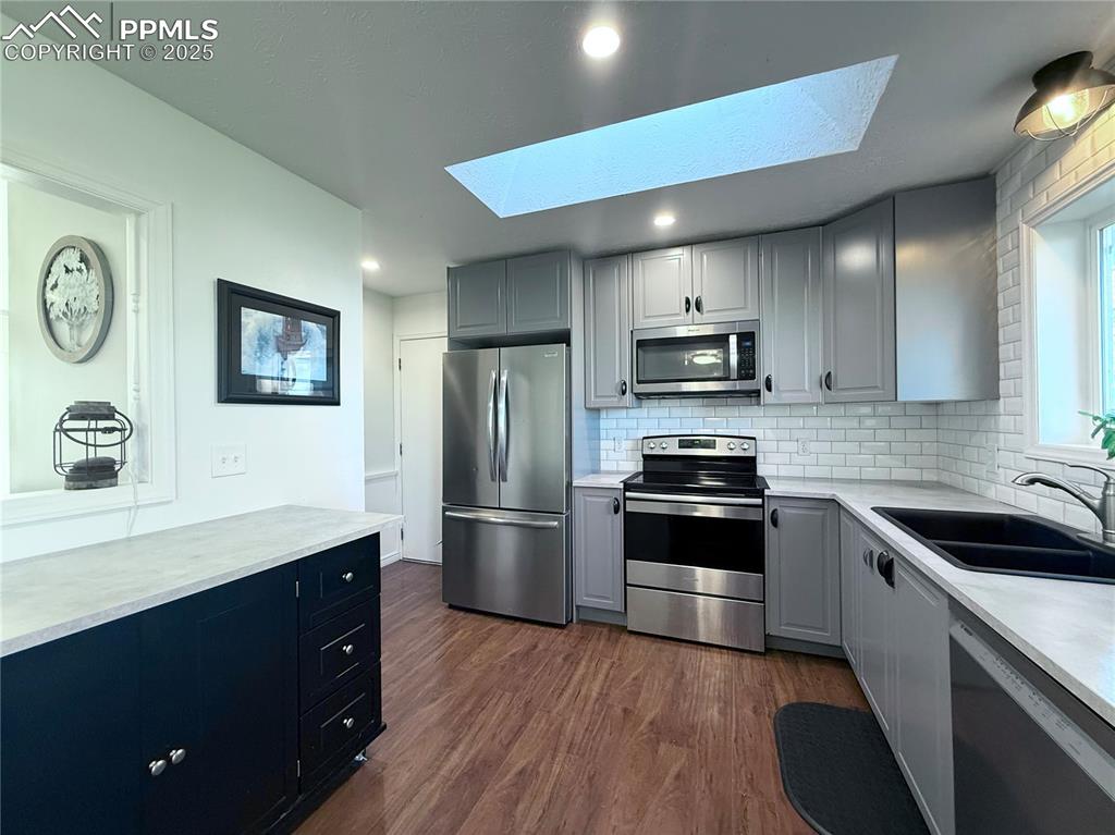 Image 13 of 38: Kitchen