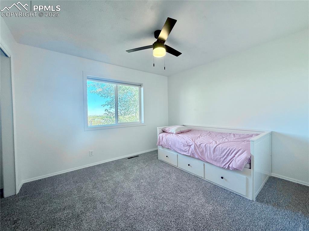 Image 15 of 38: Bedroom