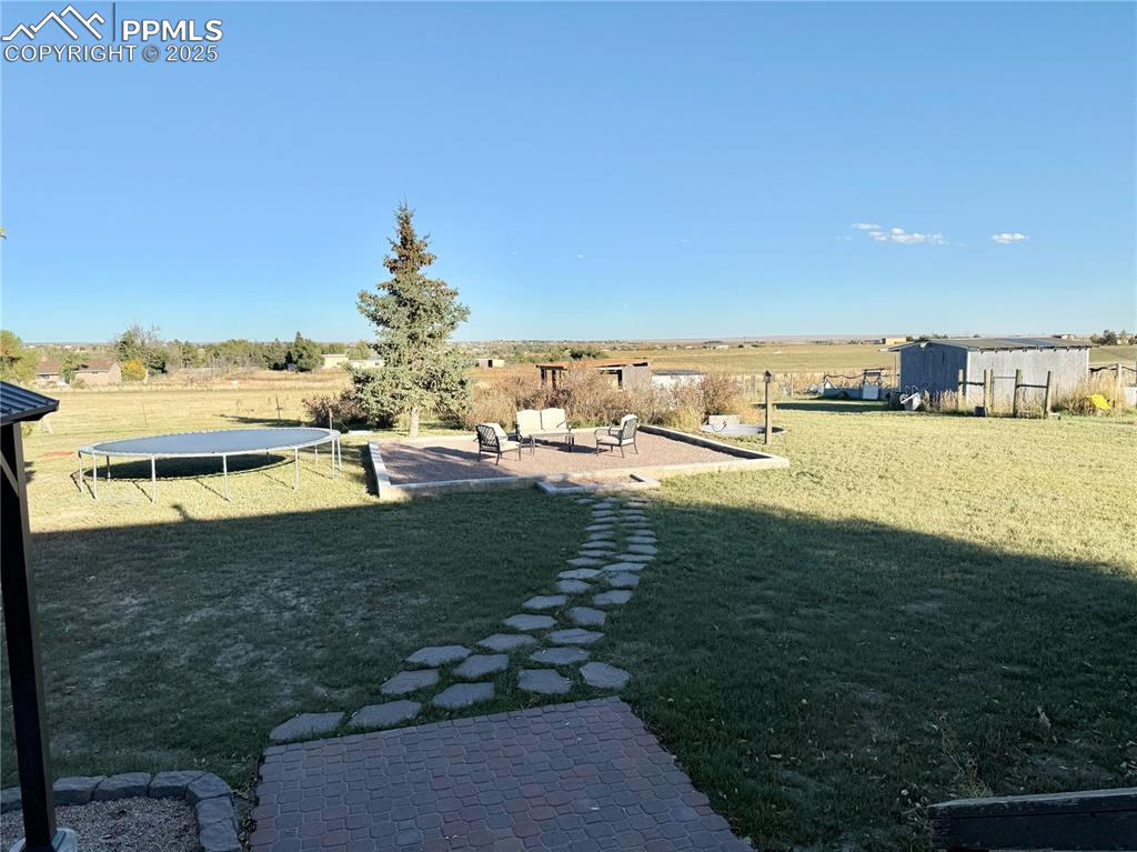 Image 32 of 38: Yard