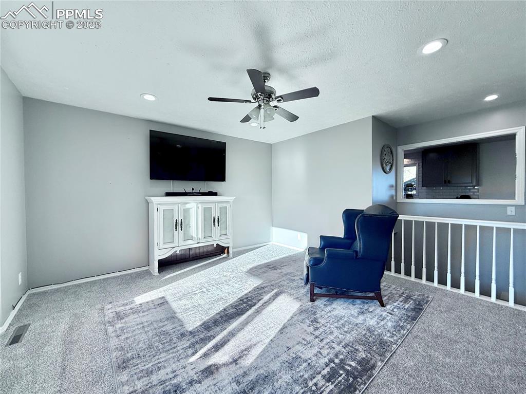 Image 8 of 38: Sitting Room