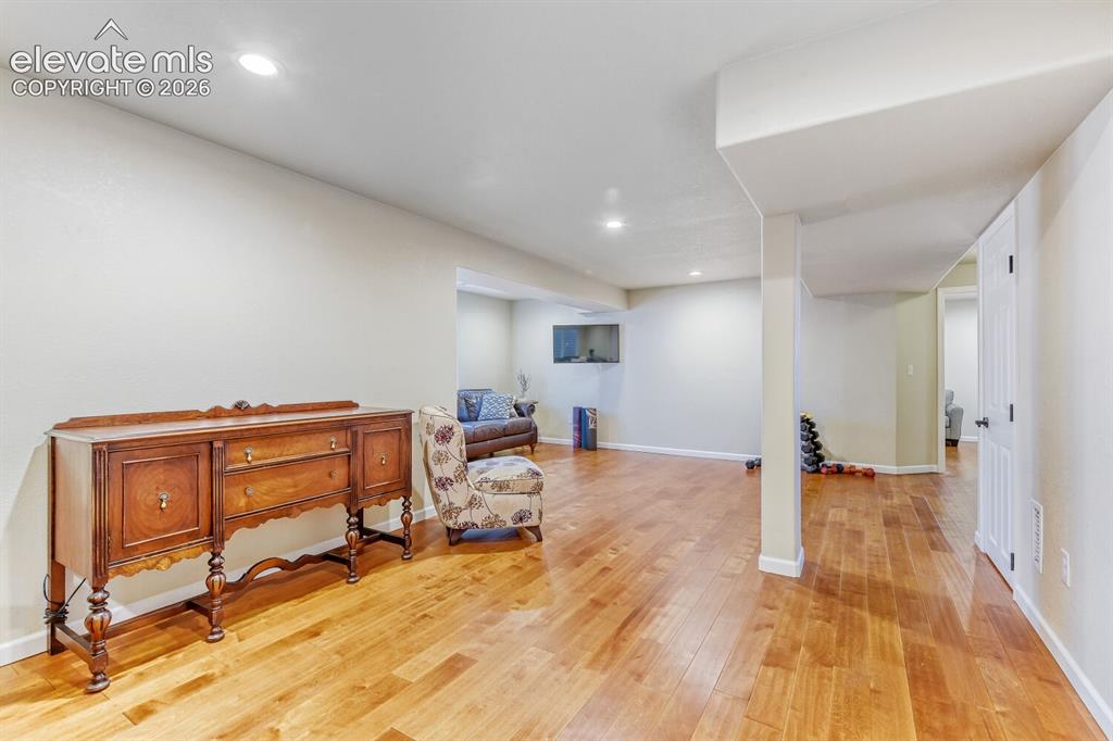 Image 22 of 28: Family Room