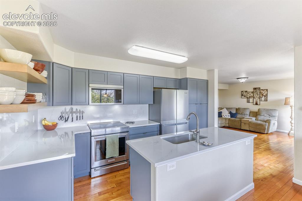 Image 6 of 28: New Kitchen