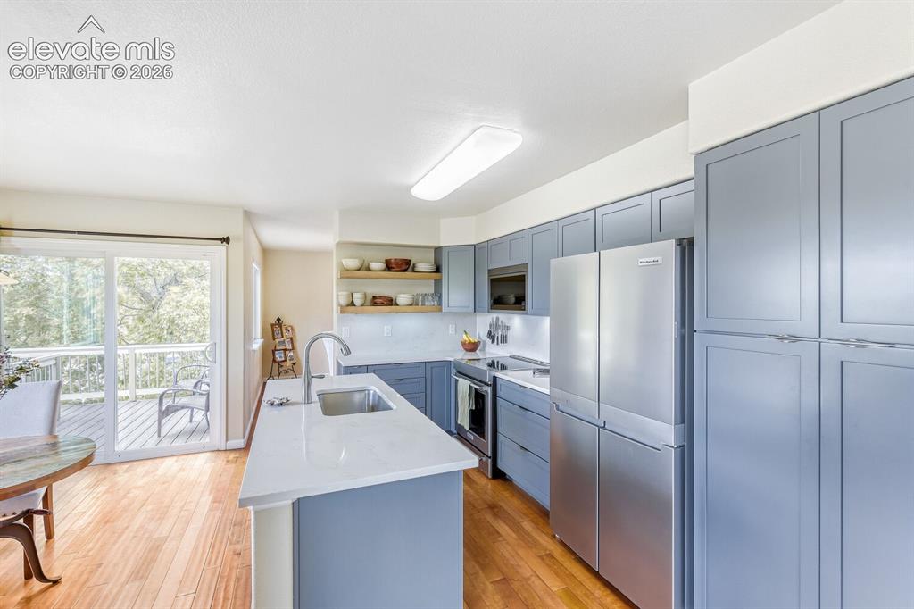 Image 7 of 28: Kitchen