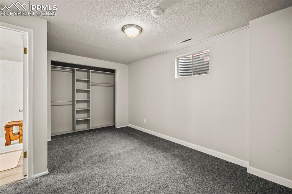 Image 16 of 22: Bedroom