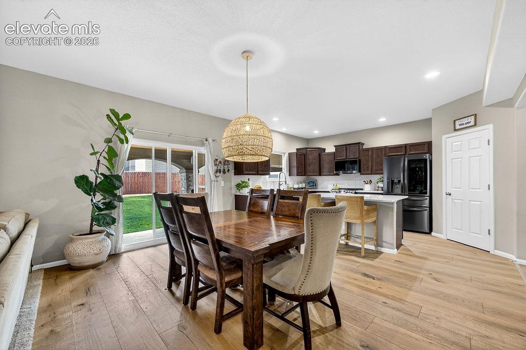 Image 18 of 50: Dining Area