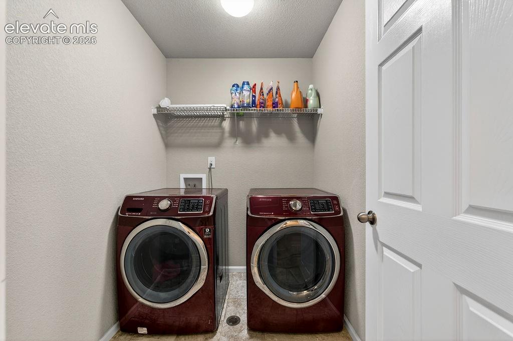 Image 37 of 50: Laundry