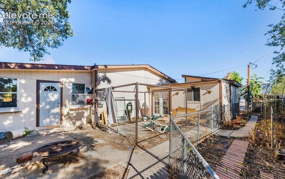 Image 10 of 11: Back of Structure