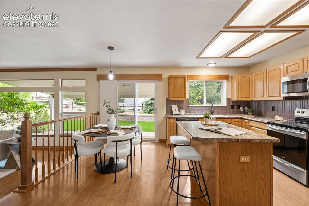 Image 14 of 48: Kitchen
