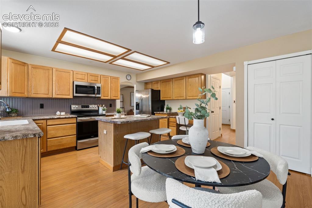 Image 16 of 48: Kitchen