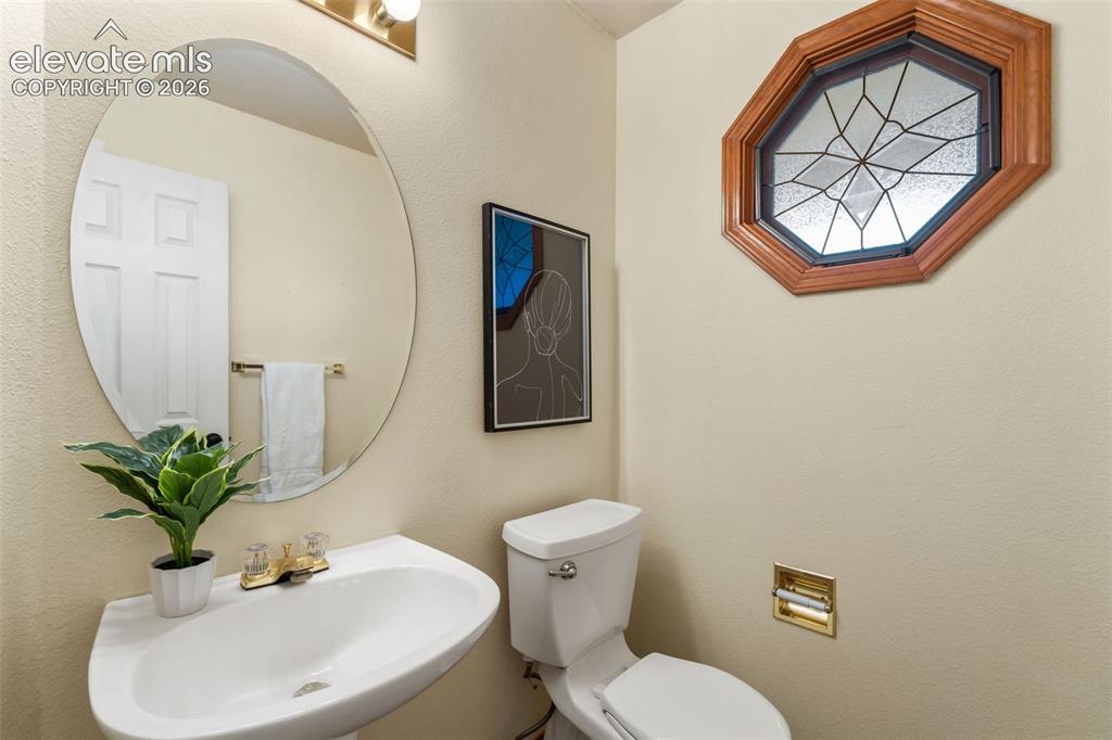Image 21 of 48: Bathroom