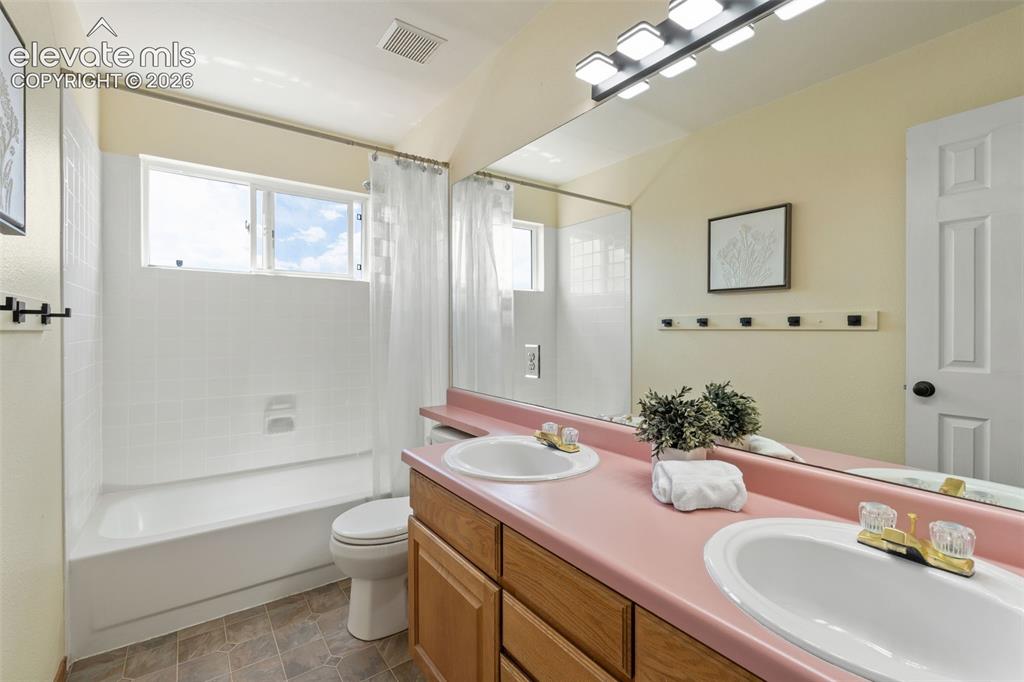 Image 32 of 48: Upstairs Full bathroom