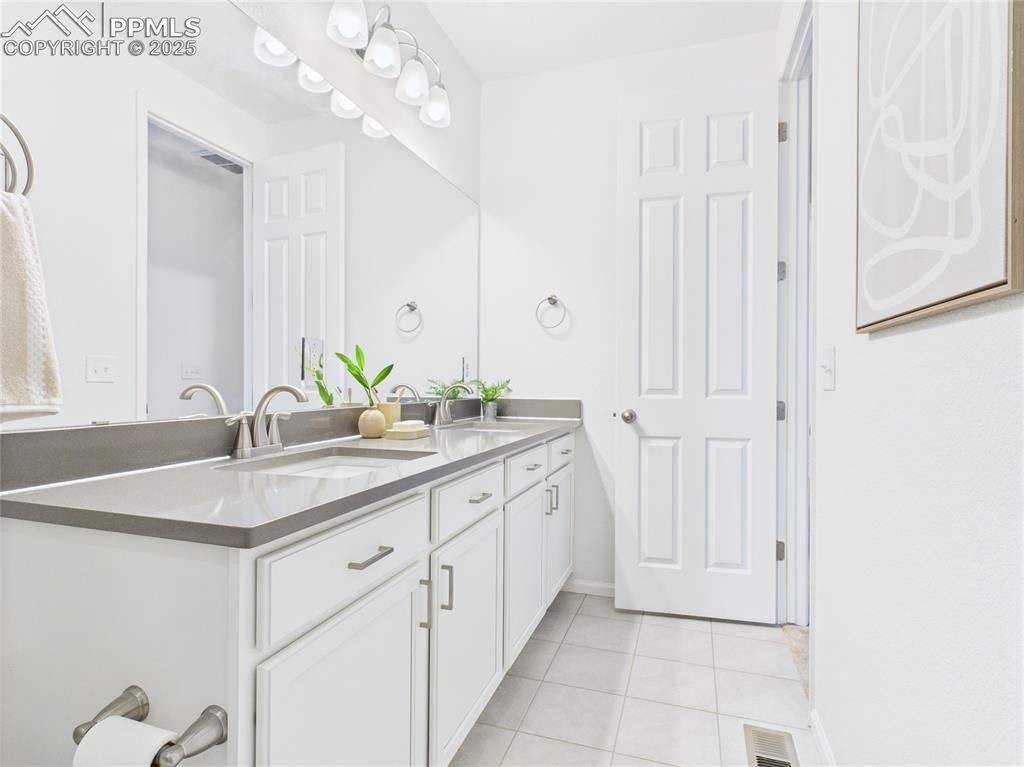 Image 12 of 22: Bathroom