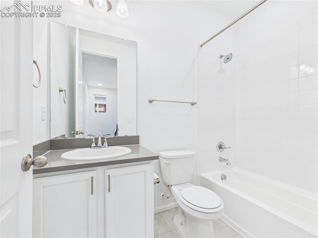 Image 16 of 22: Bathroom