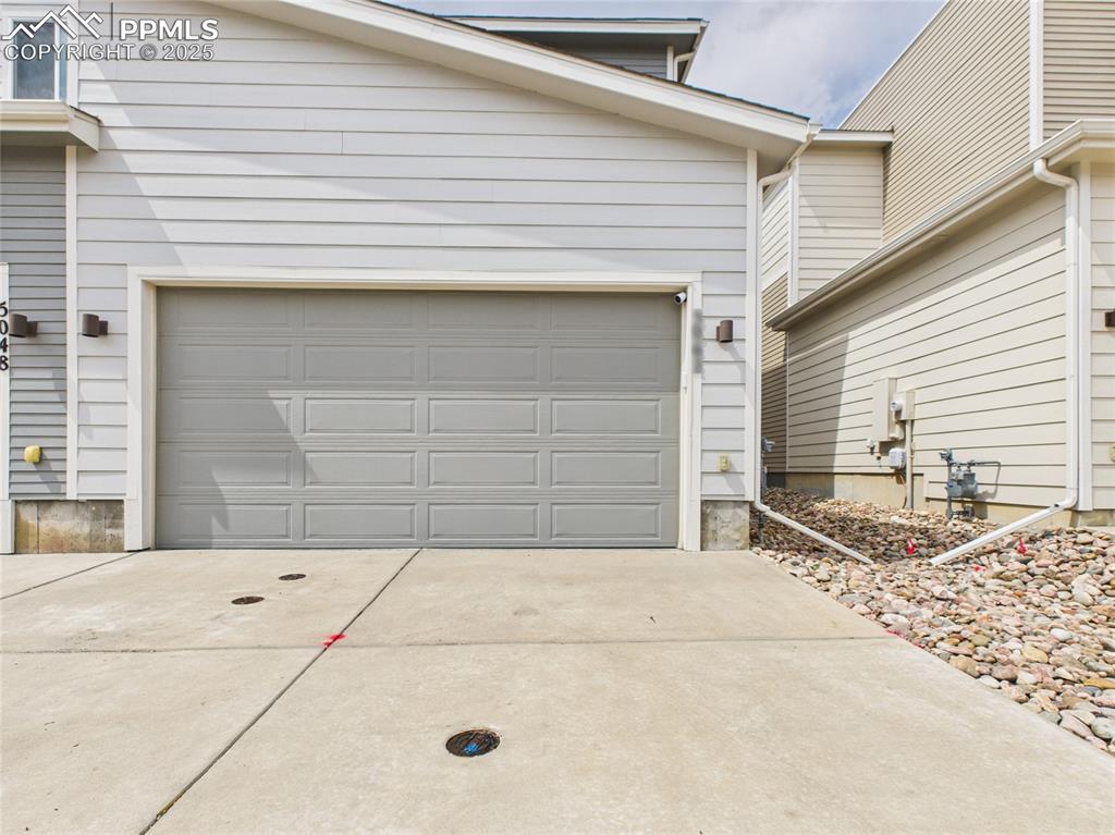 Image 21 of 22: Garage