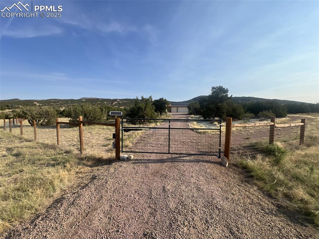 Image 3 of 10: Fence