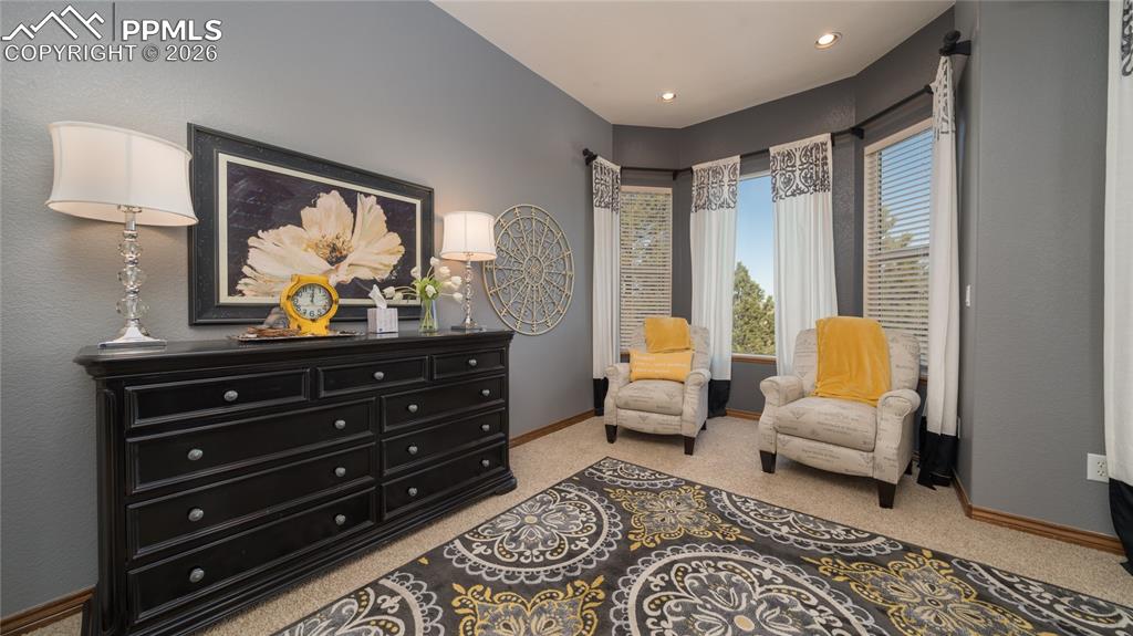 Image 18 of 42: Sitting Room