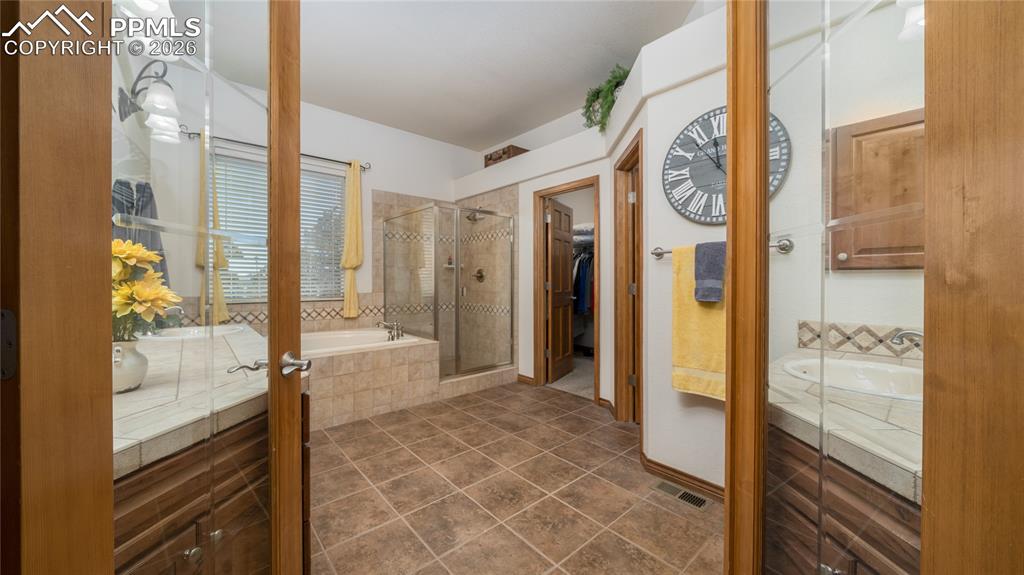 Image 20 of 42: Bathroom